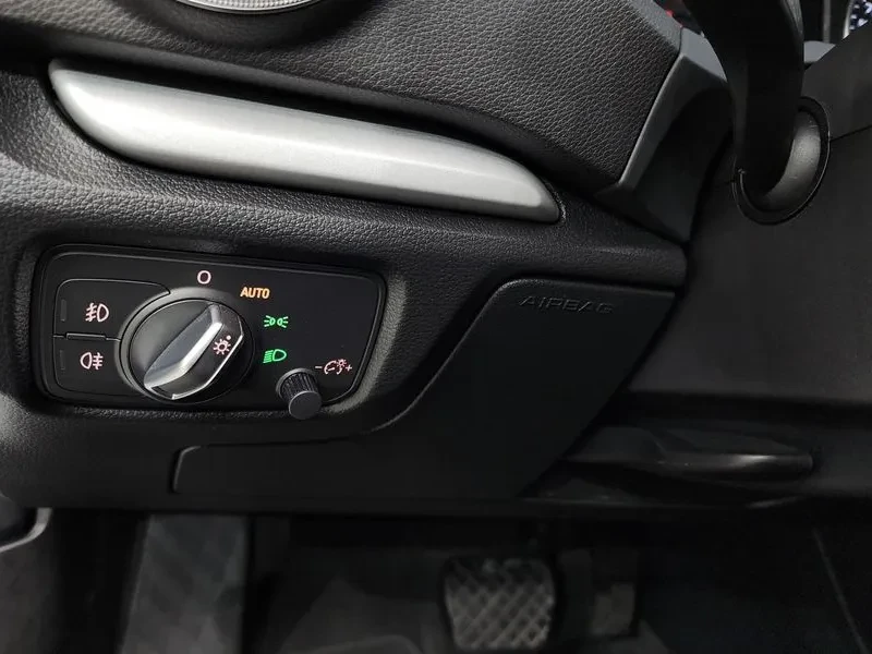Audi A3 1.6 TDI, снимка 17 - Автомобили и джипове - 54971499