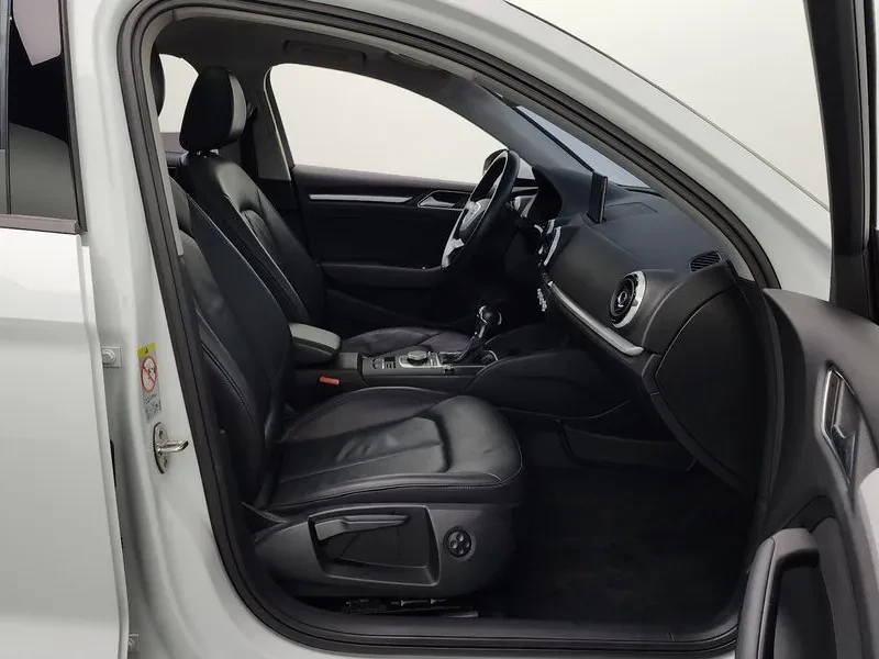 Audi A3 1.6 TDI, снимка 11 - Автомобили и джипове - 54971499