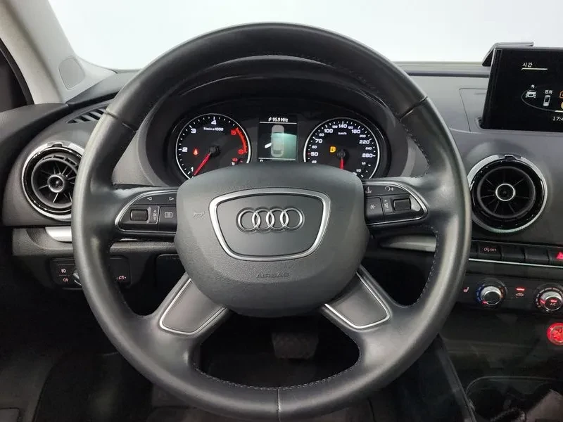 Audi A3 1.6 TDI, снимка 13 - Автомобили и джипове - 54971499