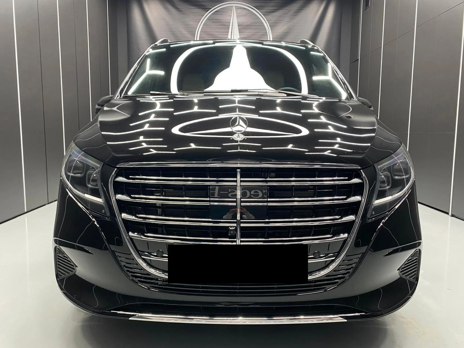 Mercedes-Benz V 300 d/AMG/4MATIC/VIP SEATS/AIRMATIC/EXCLUSIV/BURM/LONG - изображение 2