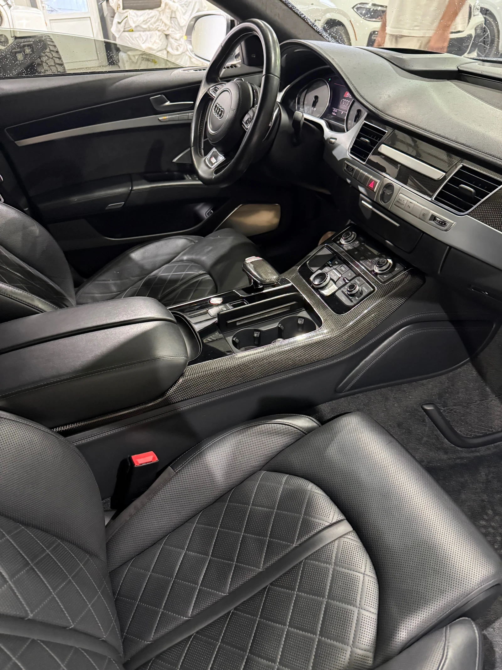 Audi S8 105 000км 700кс, снимка 11 - Автомобили и джипове - 54217784