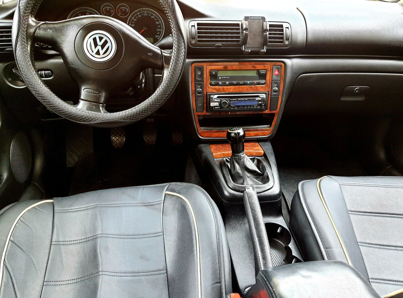 VW Passat 1.8 T, снимка 6 - Автомобили и джипове - 54503276