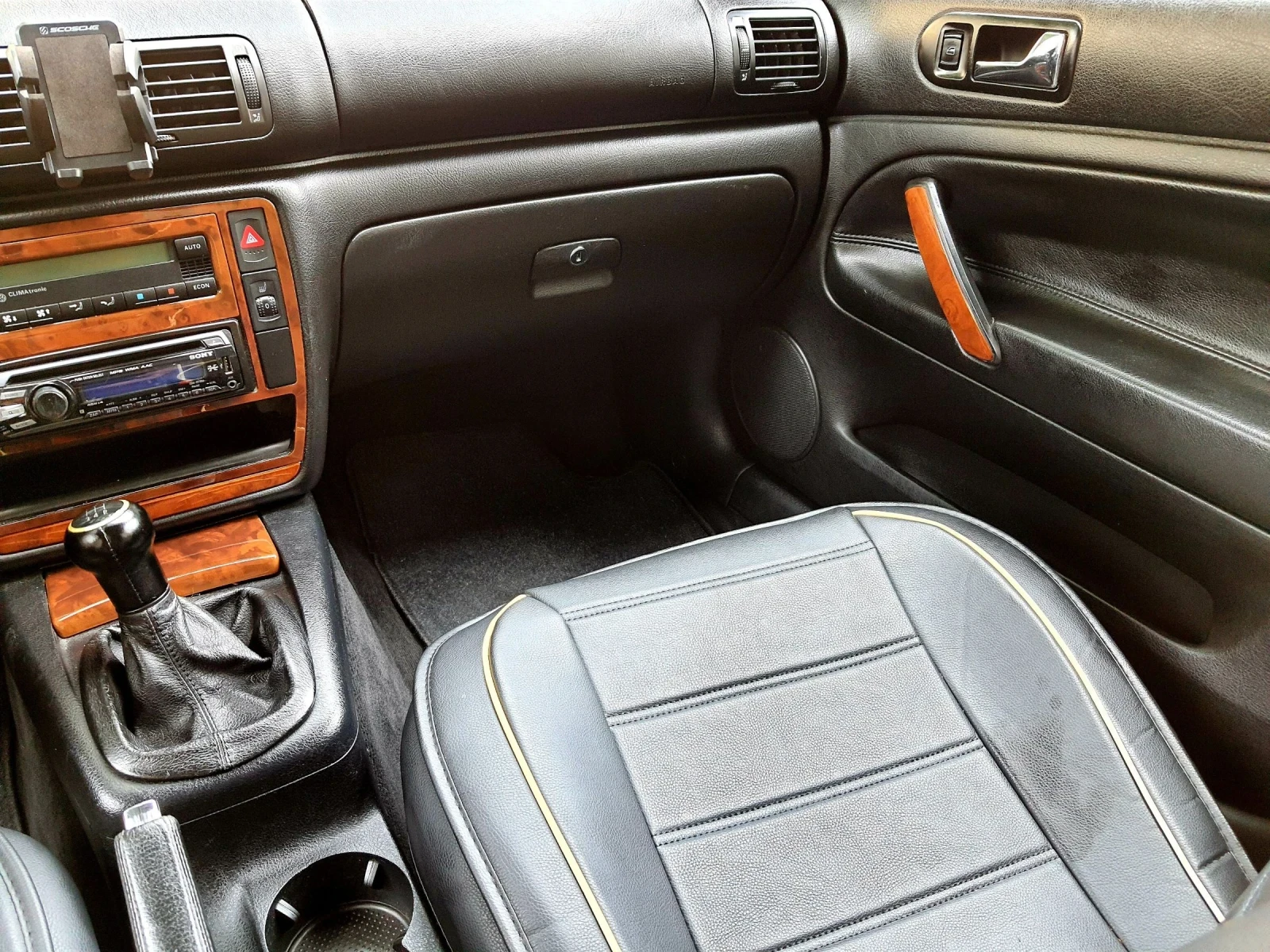 VW Passat 1.8 T, снимка 7 - Автомобили и джипове - 54503276