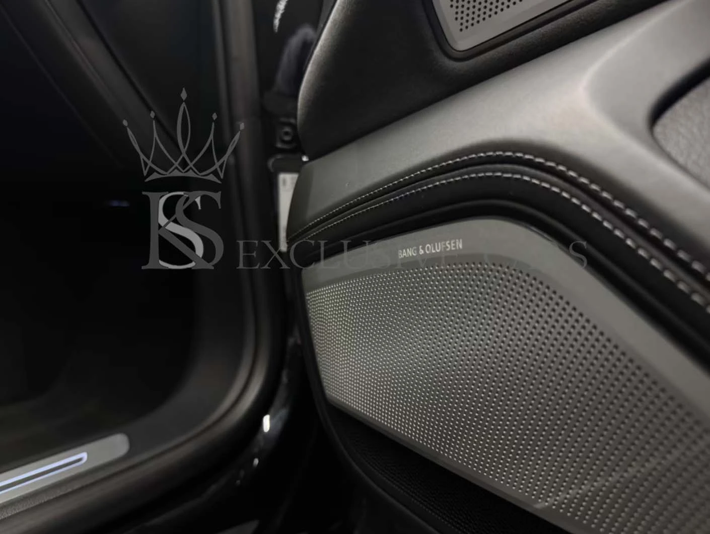 Audi S8 BLACK* B&O* CARBON* ВЕНТИЛАЦИЯ* PANO* HUD* , снимка 6 - Автомобили и джипове - 54845938