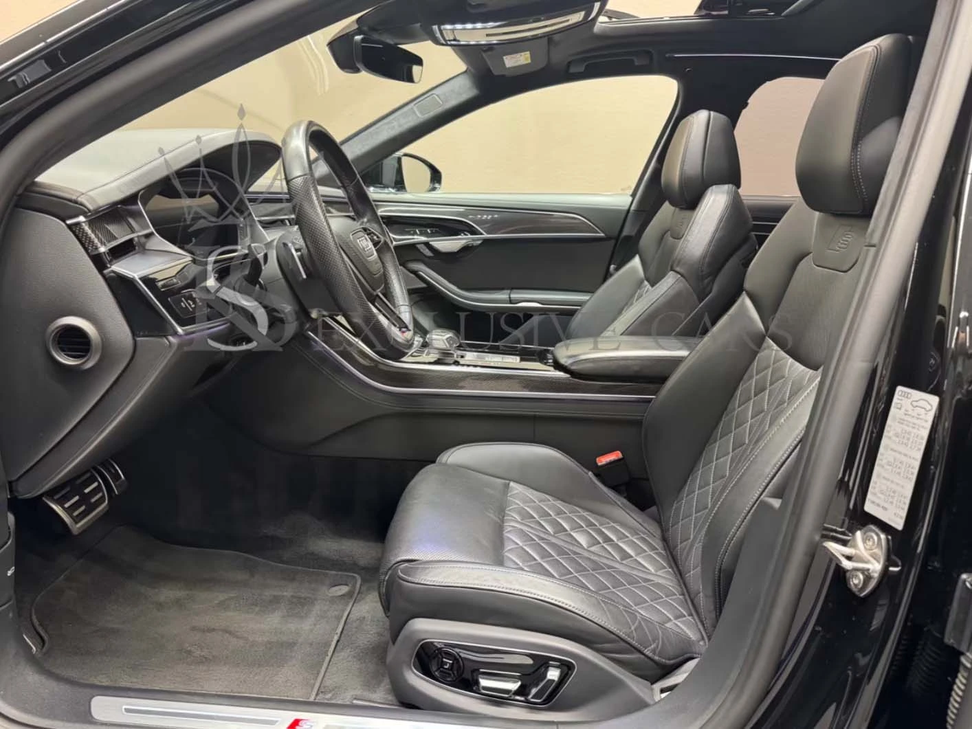 Audi S8 BLACK* B&O* CARBON* ВЕНТИЛАЦИЯ* PANO* HUD* , снимка 7 - Автомобили и джипове - 54845938