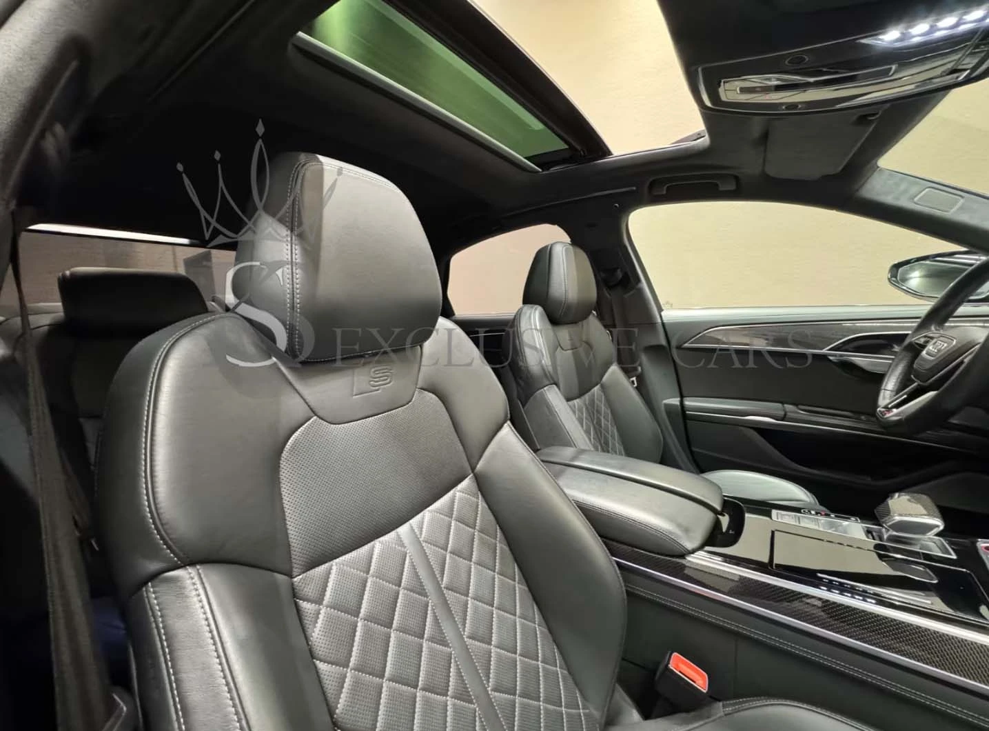 Audi S8 BLACK* B&O* CARBON* ВЕНТИЛАЦИЯ* PANO* HUD* , снимка 13 - Автомобили и джипове - 54845938