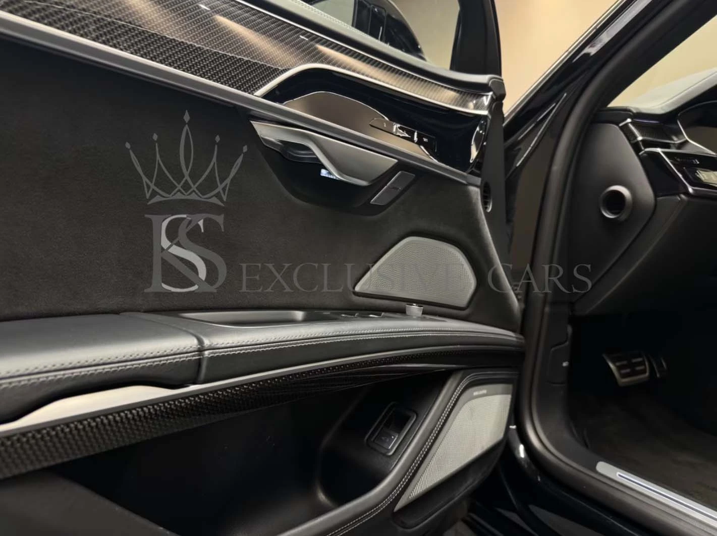 Audi S8 BLACK* B&O* CARBON* ВЕНТИЛАЦИЯ* PANO* HUD* , снимка 5 - Автомобили и джипове - 54845938