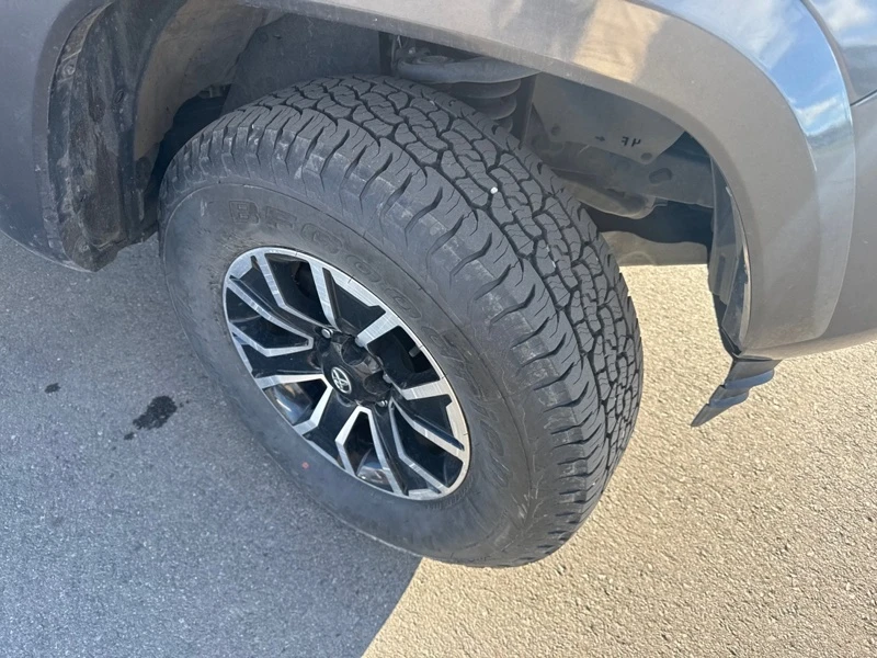 Toyota Tacoma * 4x4 Double Cab Auto * CARFAX * БЕЗ ПЪРВОНАЧАЛНА , снимка 7 - Автомобили и джипове - 53232072