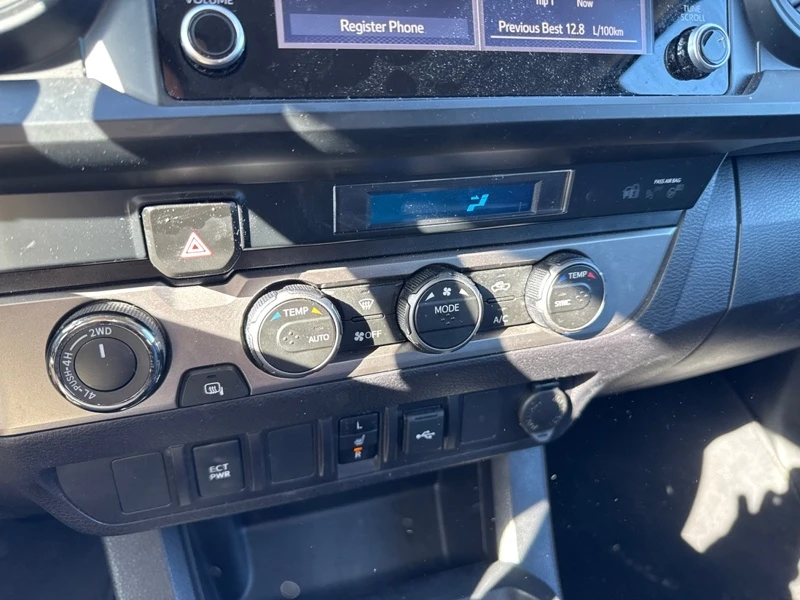 Toyota Tacoma * 4x4 Double Cab Auto * CARFAX * БЕЗ ПЪРВОНАЧАЛНА , снимка 13 - Автомобили и джипове - 53232072