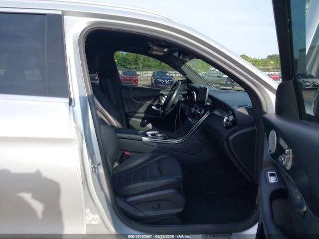 Mercedes-Benz GLC 300 * 4MATIC* AMG* КОЖА* ПОДГРЕВ* ПАНОРАМА* BURMESTER*, снимка 5 - Автомобили и джипове - 54956743