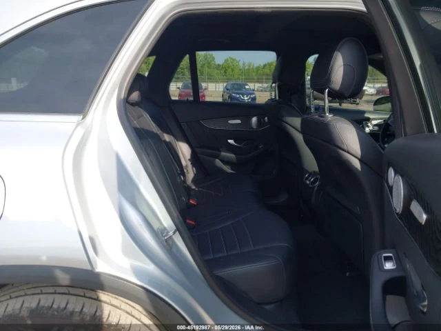 Mercedes-Benz GLC 300 * 4MATIC* AMG* КОЖА* ПОДГРЕВ* ПАНОРАМА* BURMESTER*, снимка 8 - Автомобили и джипове - 54956743