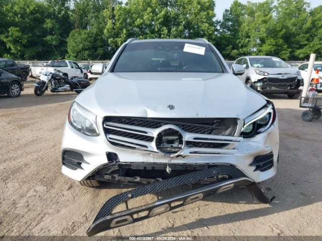 Mercedes-Benz GLC 300 * 4MATIC* AMG* КОЖА* ПОДГРЕВ* ПАНОРАМА* BURMESTER*, снимка 11 - Автомобили и джипове - 54956743