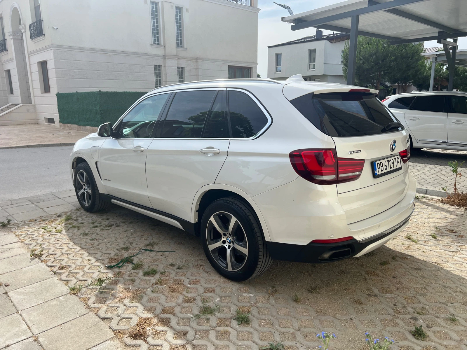 BMW X5 40e - изображение 5