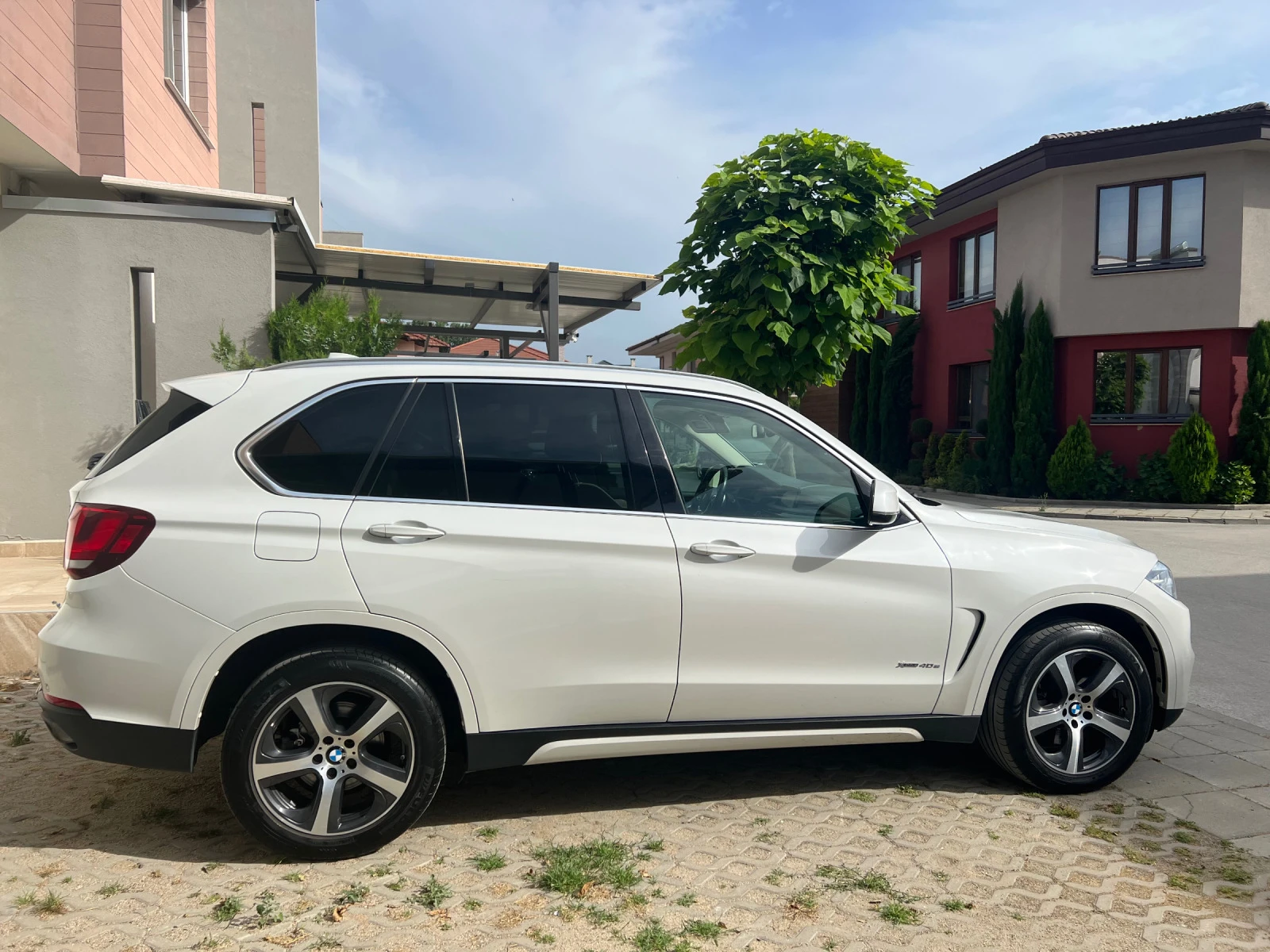 BMW X5 40e - изображение 3