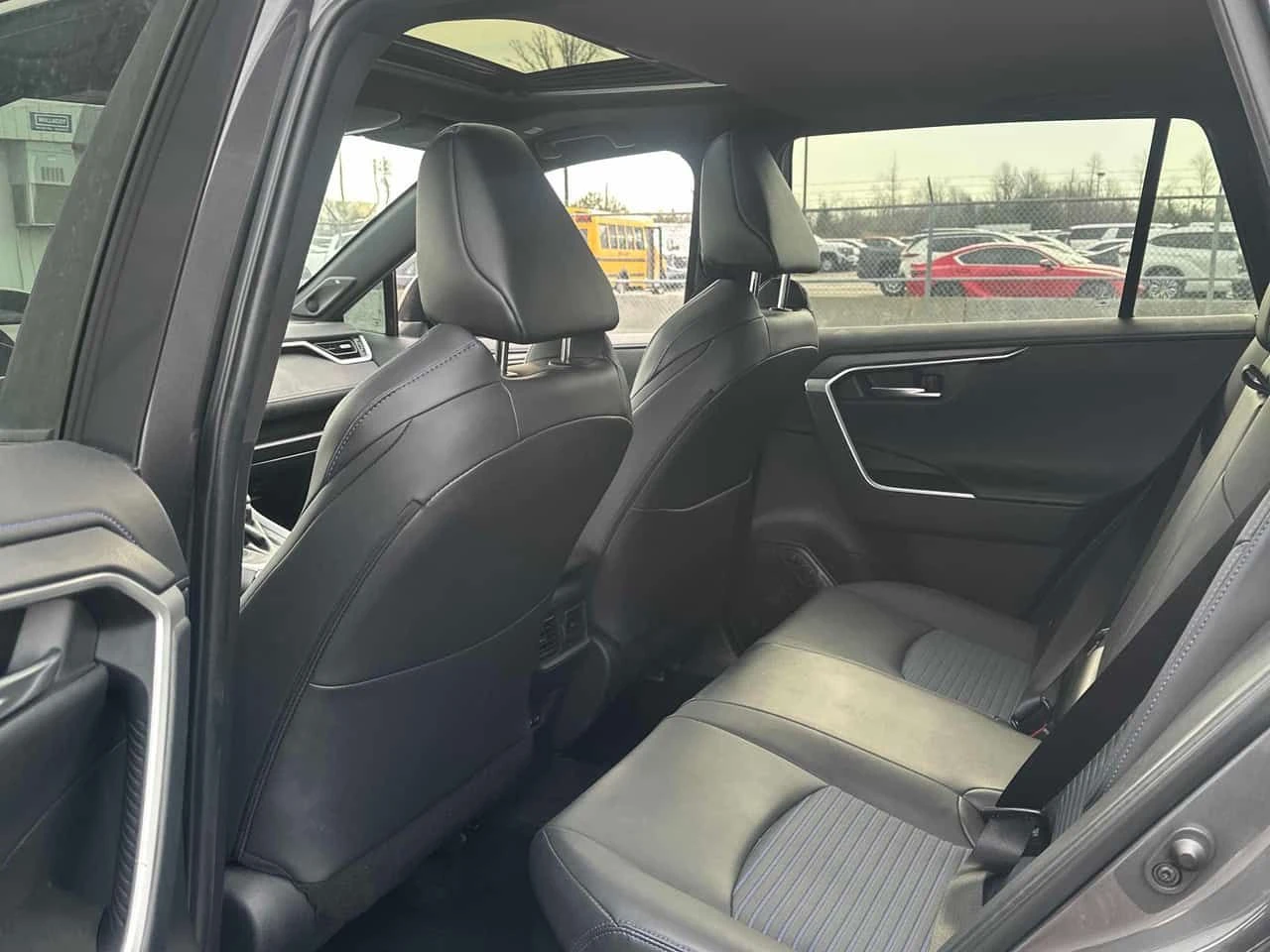 Toyota Rav4 Hybrid XSE / 360 / DISTRONIC / JBL /ВСИЧКИ ЕКСТРИ, снимка 14 - Автомобили и джипове - 54072374