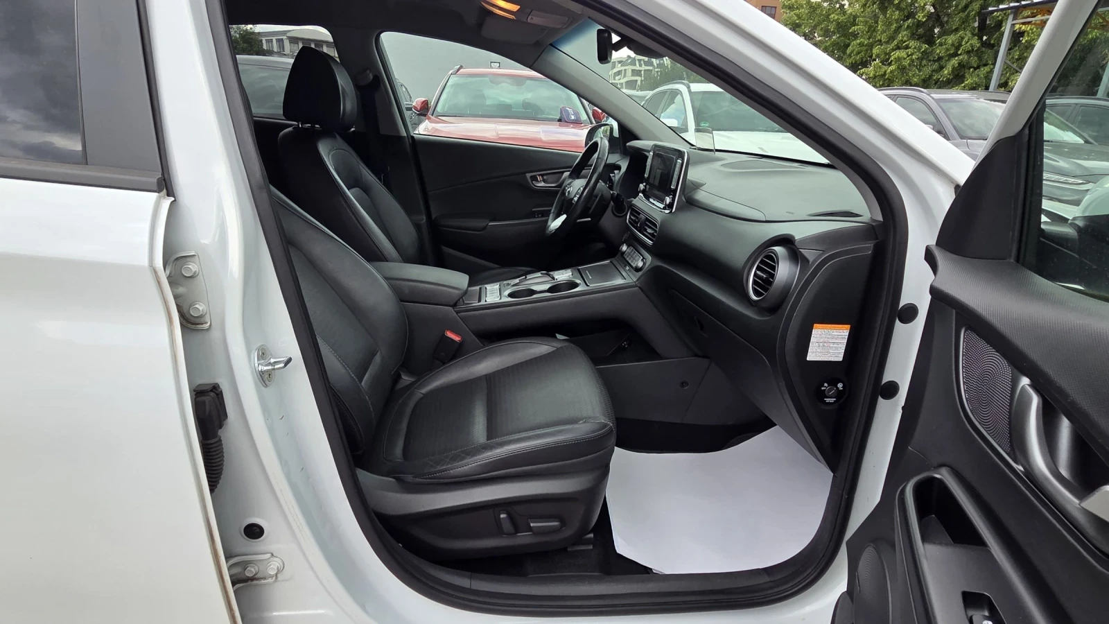 Hyundai Kona SOH 100%/64KWh/Premium, снимка 11 - Автомобили и джипове - 55178400