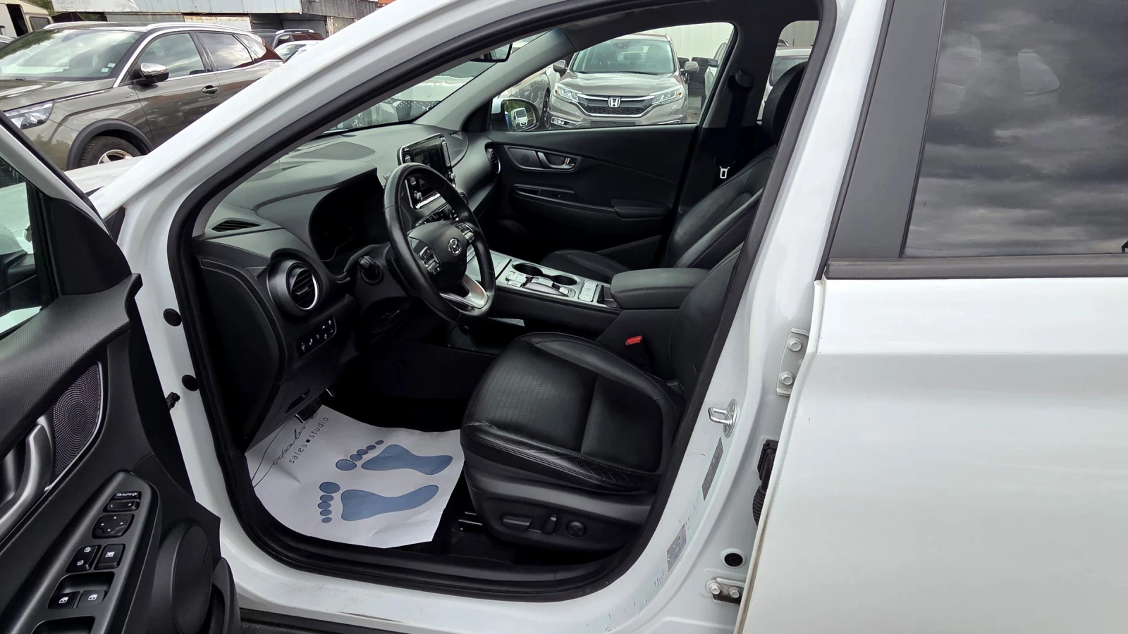 Hyundai Kona SOH 100%/64KWh/Premium, снимка 8 - Автомобили и джипове - 55178400