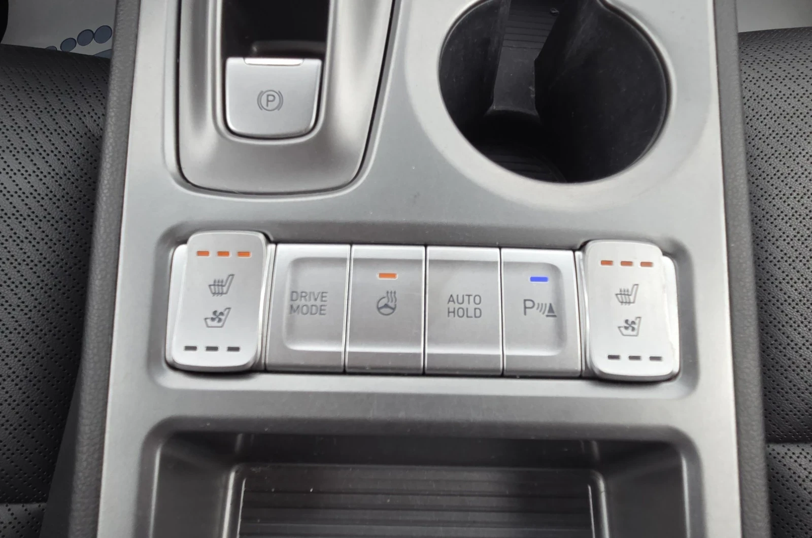 Hyundai Kona SOH 100%/64KWh/Premium, снимка 14 - Автомобили и джипове - 55178400