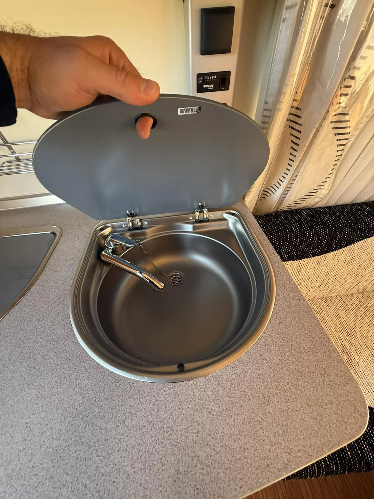 Каравана Fendt SAPHIR-390 (ПРОМОЦИЯ ДО 28.12.25г. - изображение 9