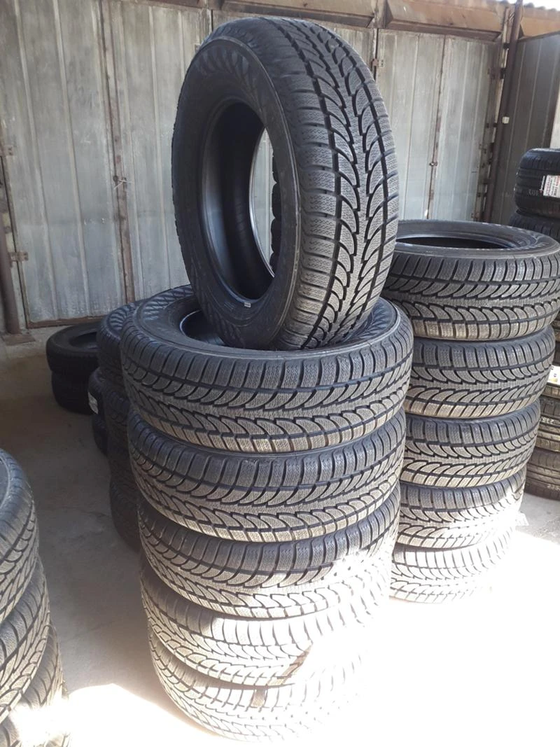 Гуми Зимни 245/65R17, снимка 1 - Гуми и джанти - 45863988