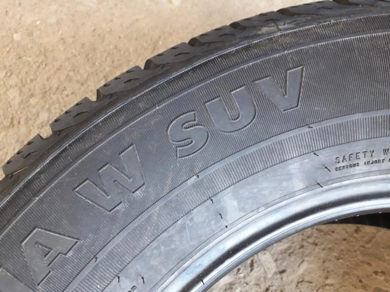 Гуми Зимни 245/65R17, снимка 6 - Гуми и джанти - 45863988