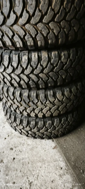 Гуми Всесезонни 235/75R15, снимка 4 - Гуми и джанти - 49555624