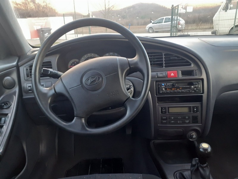 Hyundai Elantra 1.6i  klimatik , снимка 7 - Автомобили и джипове - 43585094