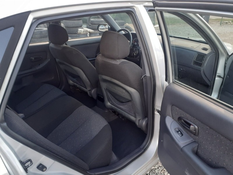 Hyundai Elantra 1.6i  klimatik , снимка 14 - Автомобили и джипове - 43585094
