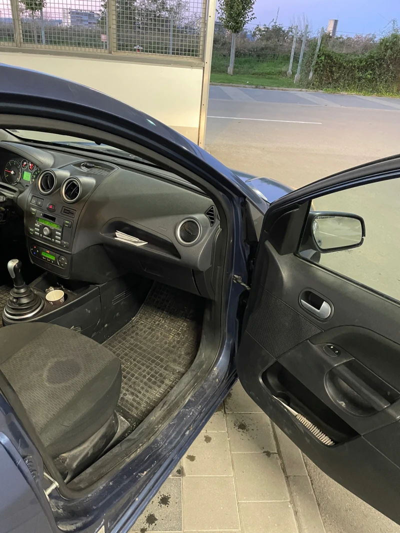 Ford Fiesta 1.6cdti, снимка 2 - Автомобили и джипове - 48341564