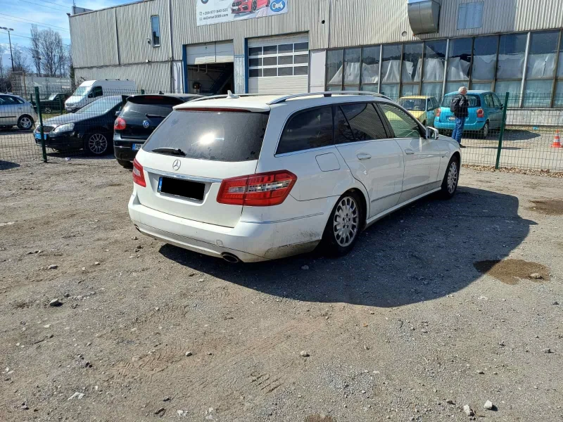 Mercedes-Benz E 300 CDI Elegance, снимка 5 - Автомобили и джипове - 49483685