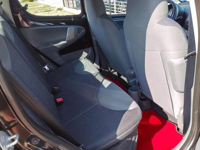 Peugeot 107 1.0i.    70ps, снимка 10 - Автомобили и джипове - 50707982