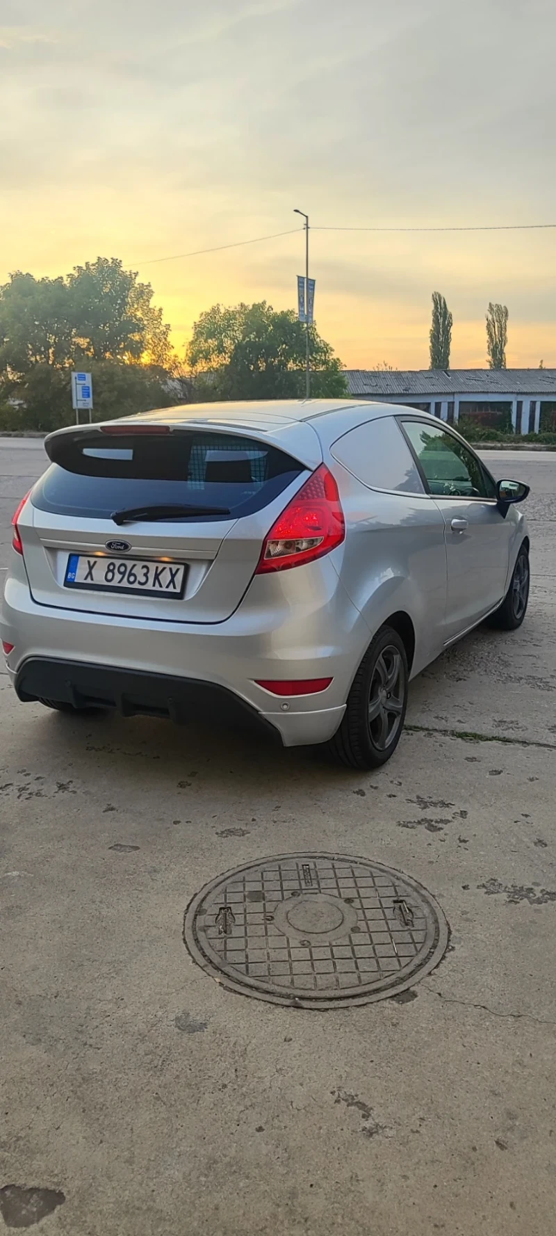 Ford Fiesta 1.6 TDCI-Товарен, снимка 6 - Автомобили и джипове - 51642993