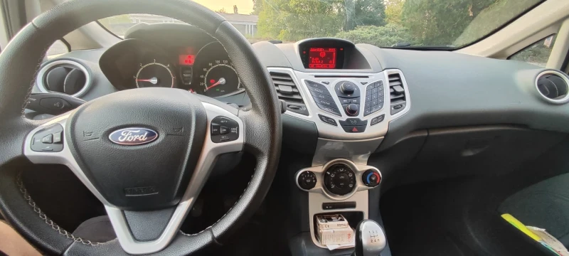 Ford Fiesta 1.6 TDCI-Товарен, снимка 12 - Автомобили и джипове - 51642993