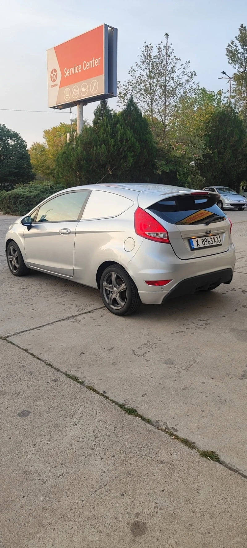 Ford Fiesta 1.6 TDCI-Товарен, снимка 7 - Автомобили и джипове - 51642993