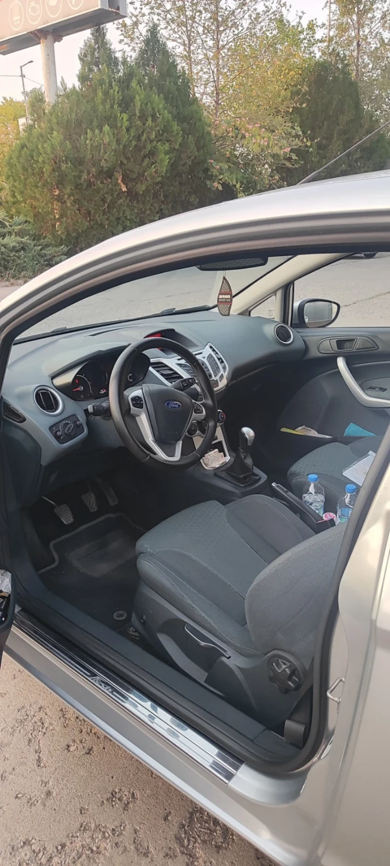 Ford Fiesta 1.6 TDCI-Товарен, снимка 10 - Автомобили и джипове - 51642993