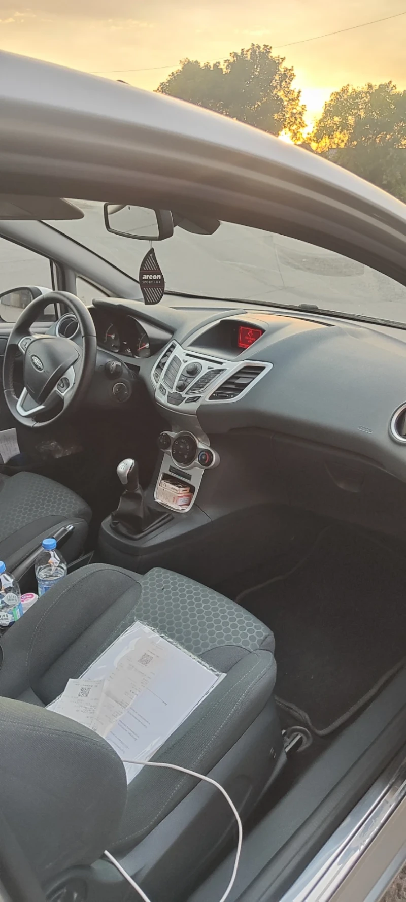 Ford Fiesta 1.6 TDCI-Товарен, снимка 11 - Автомобили и джипове - 51642993