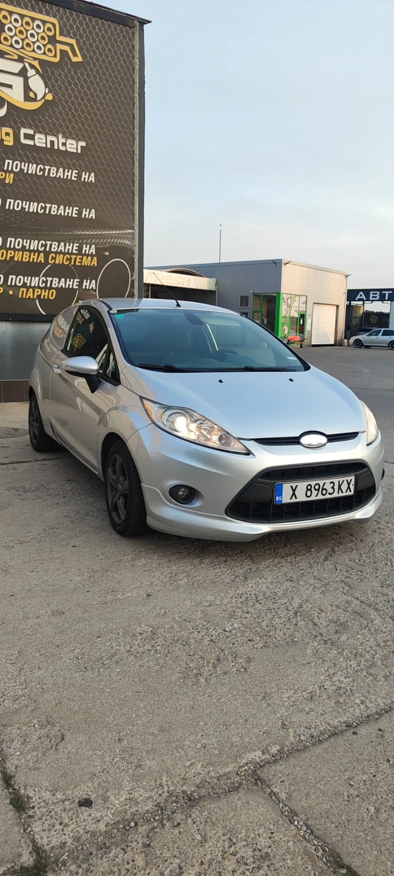 Ford Fiesta 1.6 TDCI-Товарен, снимка 2 - Автомобили и джипове - 51642993