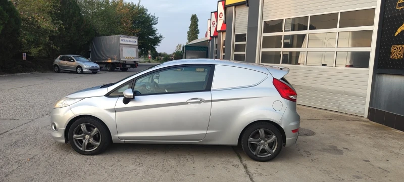 Ford Fiesta 1.6 TDCI-Товарен, снимка 5 - Автомобили и джипове - 51642993