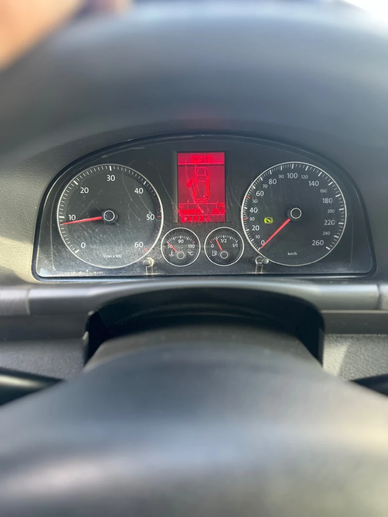 VW Touran 1.9 105ks автомат, снимка 10 - Автомобили и джипове - 52650406