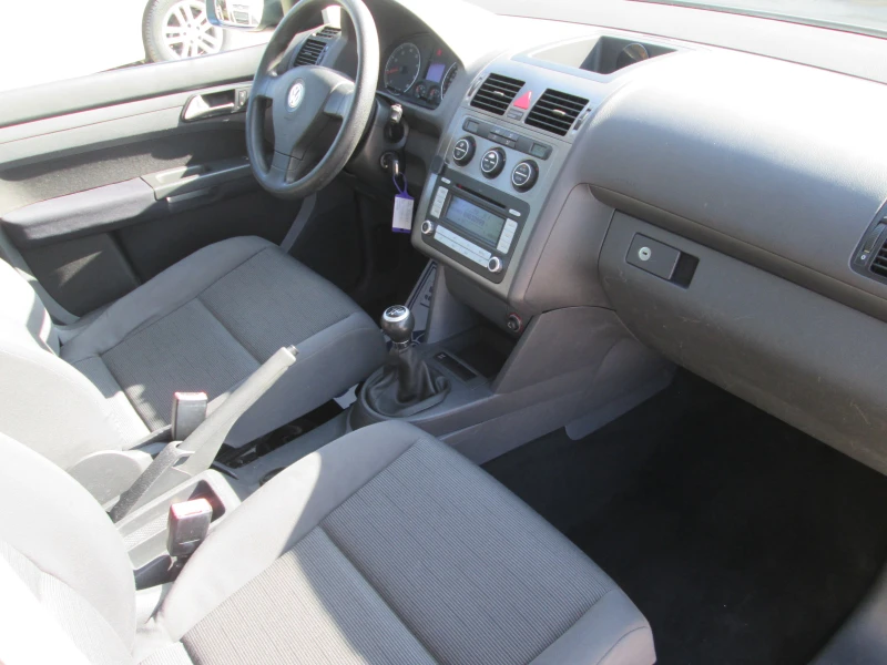 VW Touran 1.6I-GAZ, снимка 16 - Автомобили и джипове - 52289926