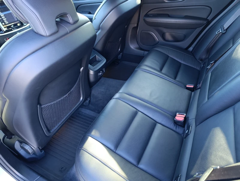 Volvo V60 D4, снимка 5 - Автомобили и джипове - 52405463