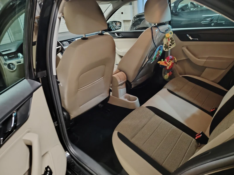 Skoda Rapid 1.2 MPI LPG BRC, снимка 8 - Автомобили и джипове - 52773157