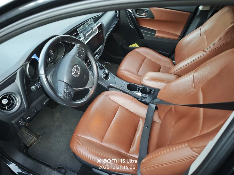 Toyota Auris, снимка 11 - Автомобили и джипове - 53207659