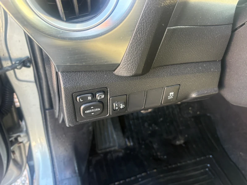 Toyota Auris, снимка 8 - Автомобили и джипове - 53257105