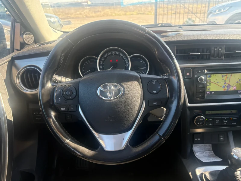Toyota Auris, снимка 9 - Автомобили и джипове - 53257105