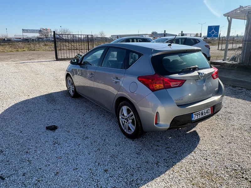 Toyota Auris, снимка 3 - Автомобили и джипове - 53257105
