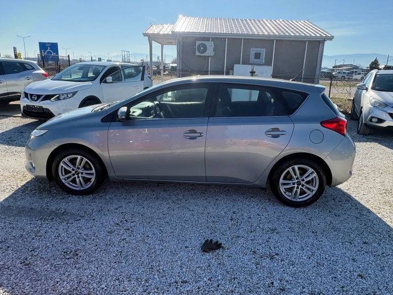 Toyota Auris, снимка 2 - Автомобили и джипове - 53257105