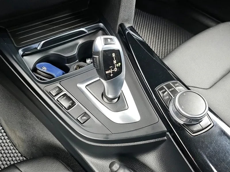BMW 320 d, снимка 9 - Автомобили и джипове - 54592561