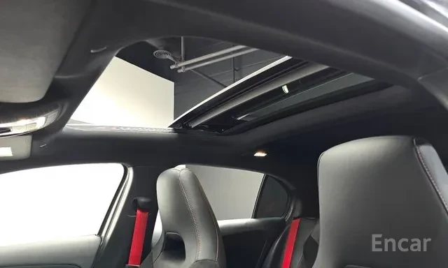 Mercedes-Benz A45 AMG 4MATIC+ * ПАНОРАМА * HEAD UP * , снимка 13 - Автомобили и джипове - 55892421