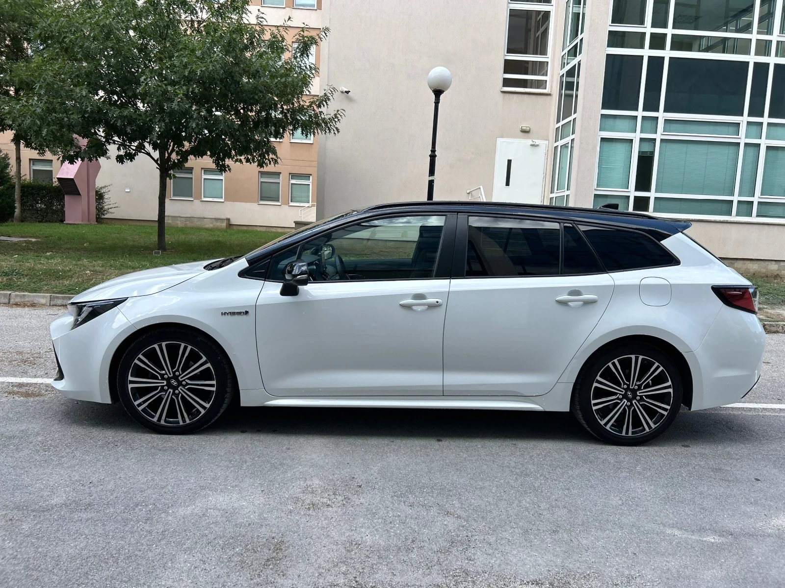 Toyota Corolla 1.8 HyBriD - изображение 5